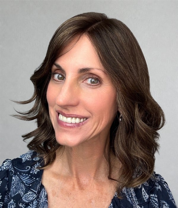 14-Inch Soft Wave Bob with Face-Framing Curtain Bangs
