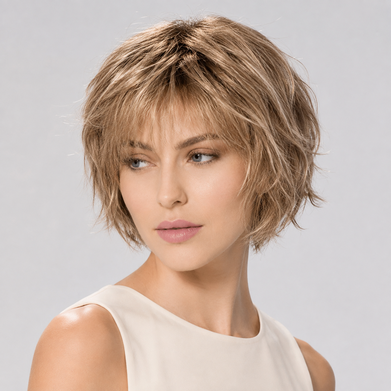 Parrucca in fibra sintetica resistente al calore Escape Soft – Lace Front, riga libera